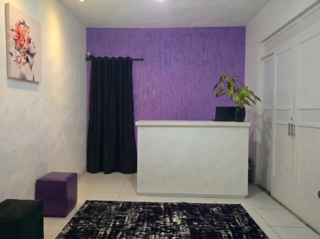 Recepção e balcão de atendimento do Espaço Terapêutico Cuidar é Viver